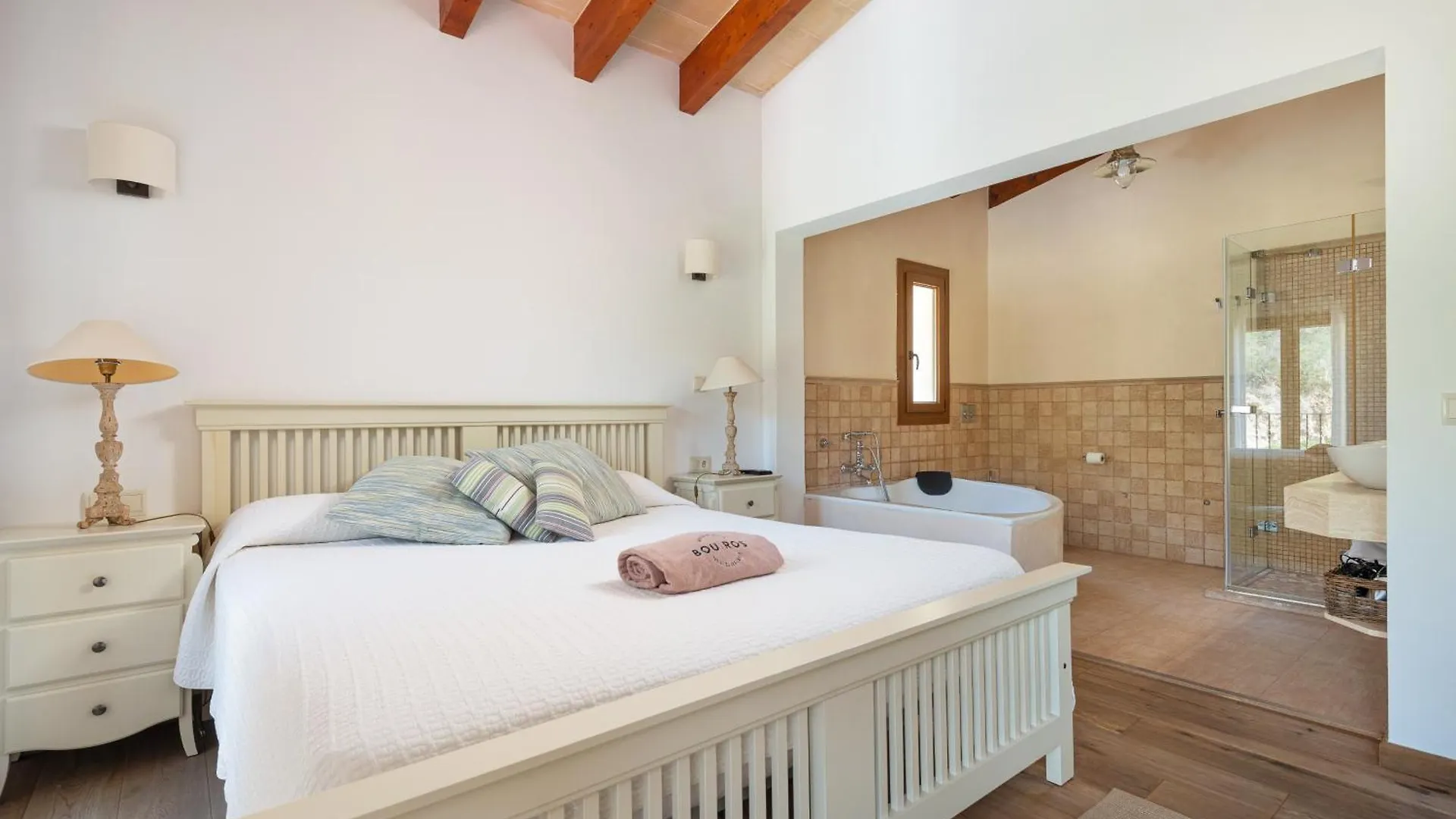 Finca Es Foners En Felanitx Con Piscina Y Jacuzzis En Suite