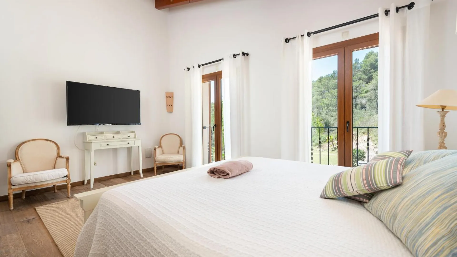 Finca Es Foners En Felanitx Con Piscina Y Jacuzzis En Suite فيلة