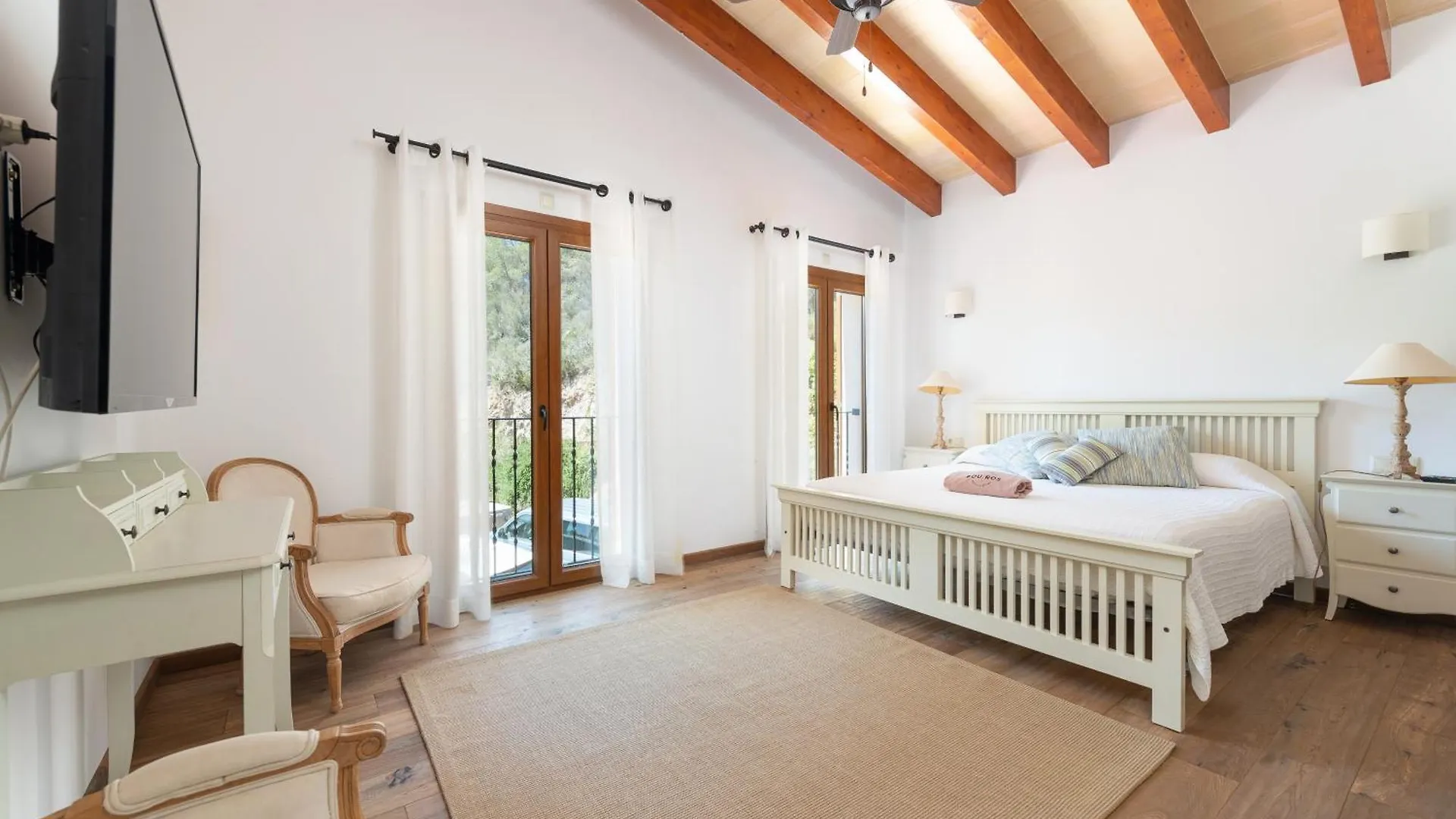 Finca Es Foners En Felanitx Con Piscina Y Jacuzzis En Suite فيلة